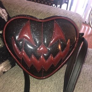 *for roxyswitch* Love Pain & Stitches heart